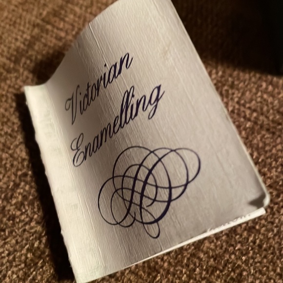 Victorian Enamelling Egg Ornament - Picture 4 of 5